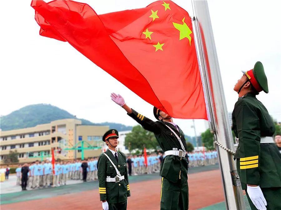 突出的腰椎间盘,还能再自己缩回去吗?